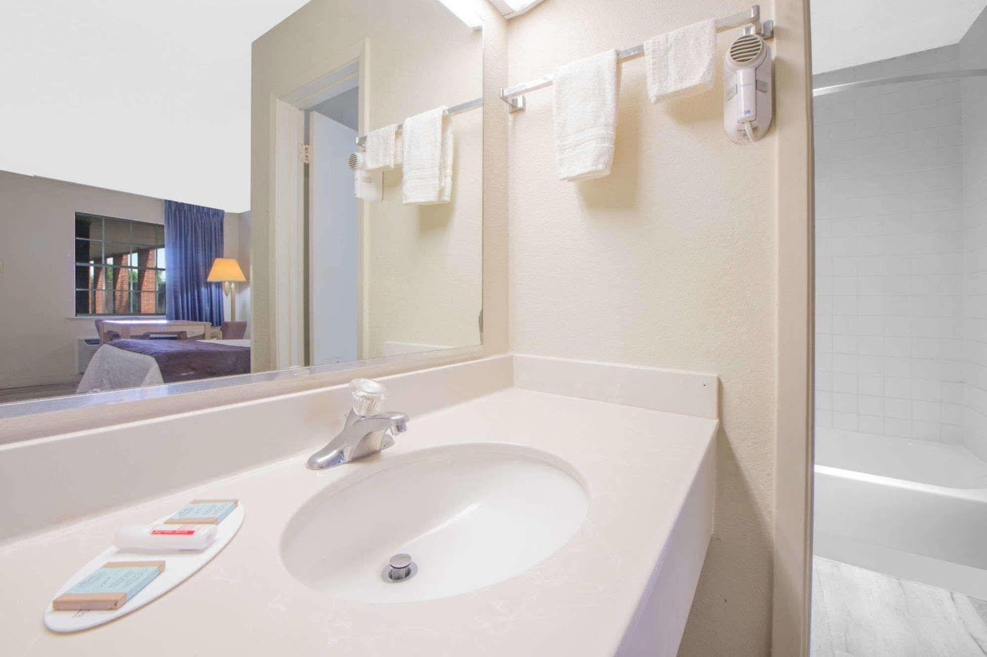 Holiday Inn Express Hotel And Suites Borger By Ihg Esterno foto